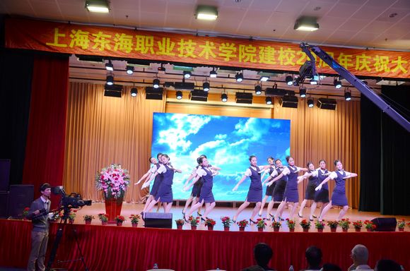 DSC_6700  航空系学生表演舞蹈《空中姐妹》.jpg