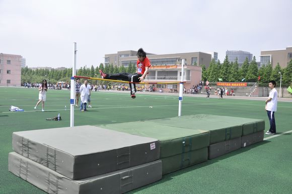 _DSC0926 男子跳高比赛.jpg