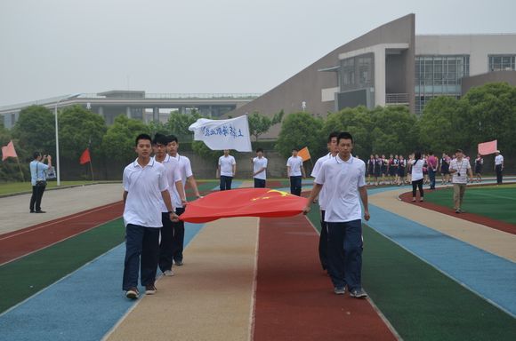 DSC_0657 国旗和校旗入场.jpg