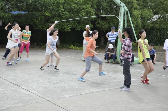 _DSC0901 女子跳长绳比赛.jpg