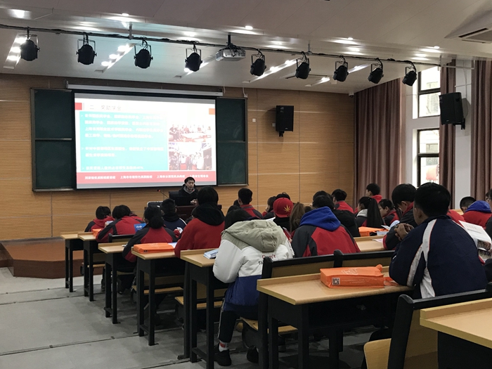 赴上海市工程技术管理学校招生宣讲.jpg