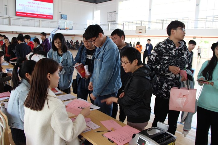 2018年依法自主招生新生报到.jpg