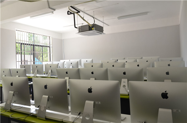 20160705数字传媒系新实训室验收 (2)苹果实训机房.jpg