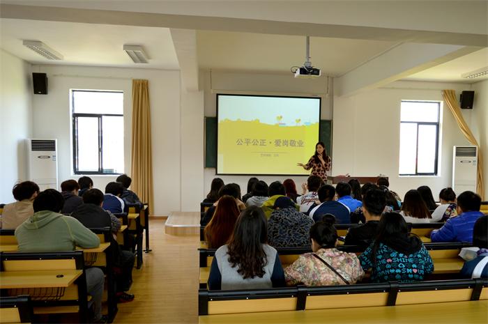 20150421在1-314 艺术学院《公平公正  爱岗敬业》讲座，参与对象是团学干部， 主讲人 王丹.jpg.JPG