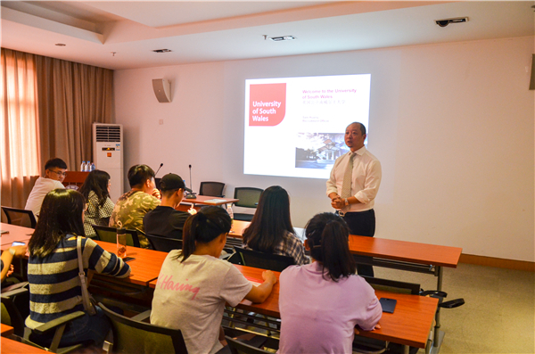 3.英国南威尔士大学国际部中国区招生官SAM先生回访我校.JPG