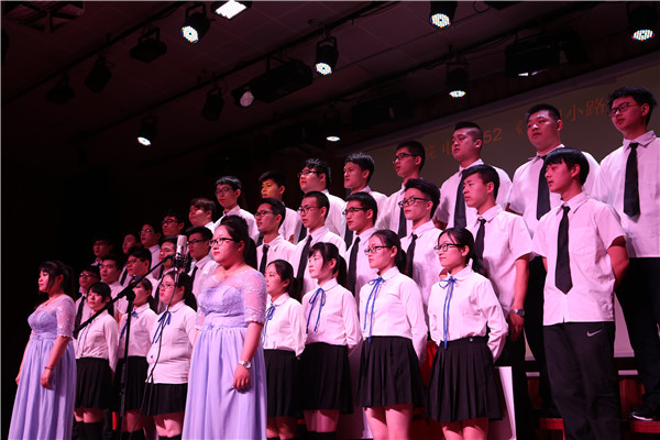 商学院演唱乡间的小路上 (2).jpg