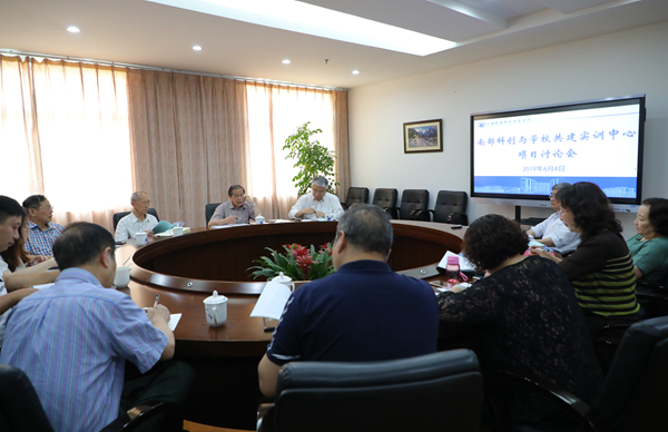 南部科创与学校共建实训中心项目讨论会1 - 副本.JPG